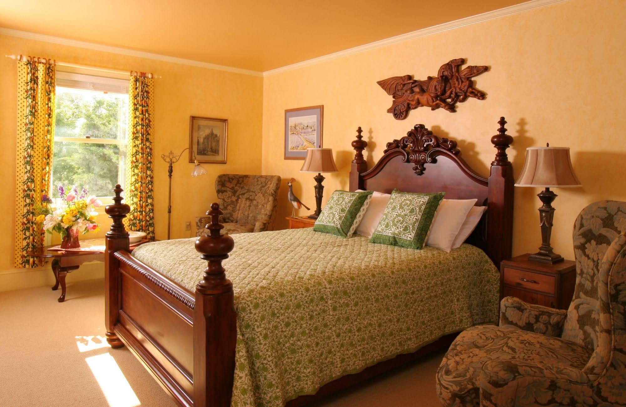 L'Auberge Provencale Inn & Restaurant Boyce Buitenkant foto